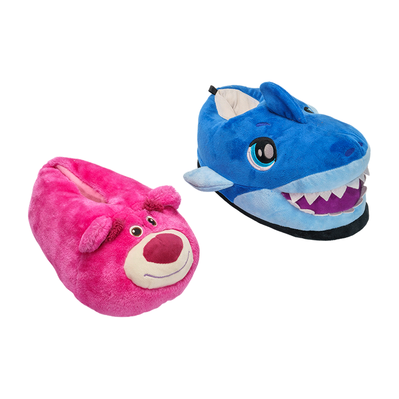 Pluche haaien- en berenschoenen